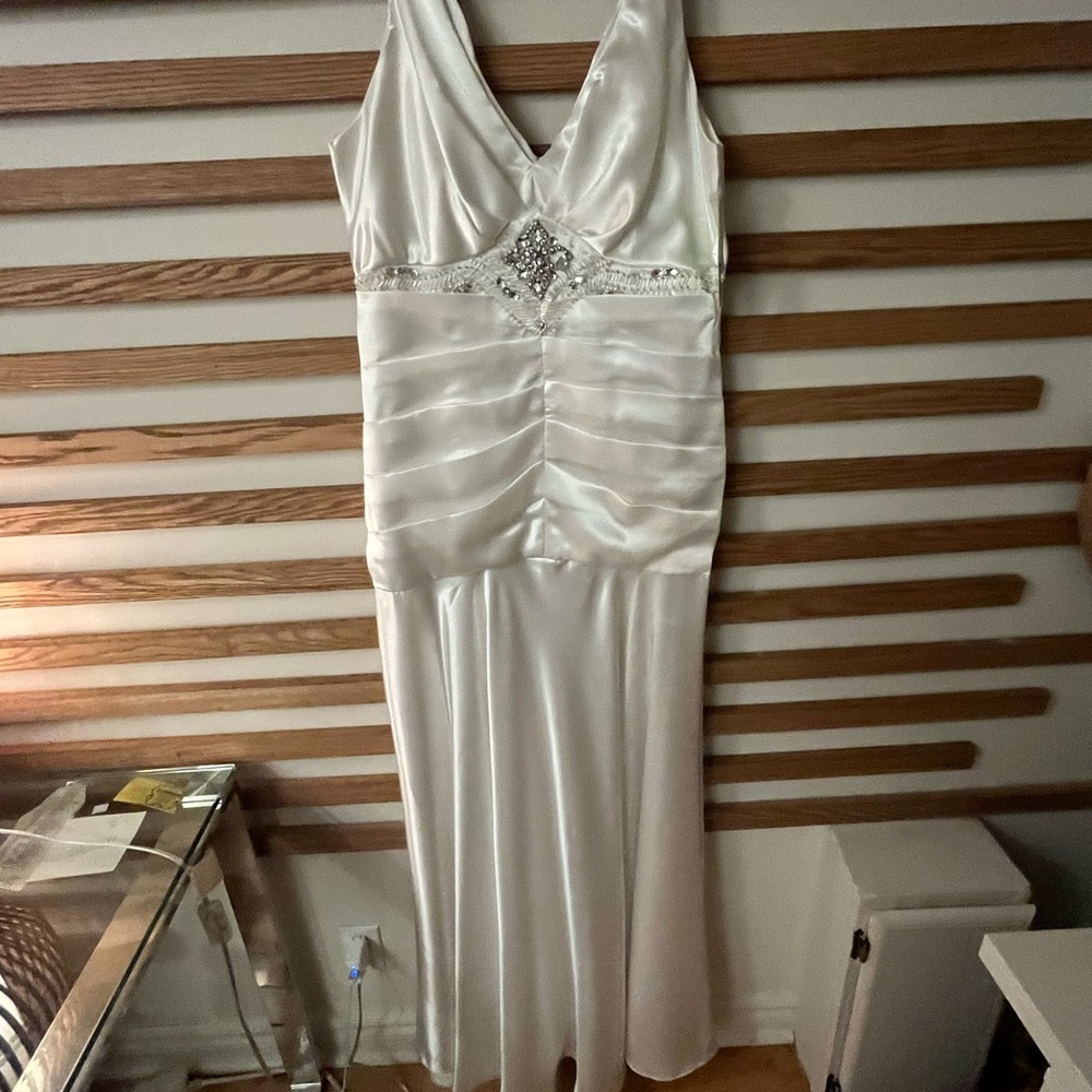 White Ruched V-Neck Sleeveless Gown